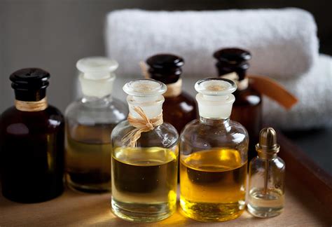 Massage Therapists Reveal The 9 Best Massage Oils on The。